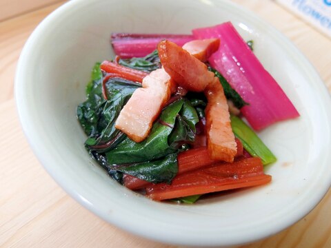 色とりどり!スイスチャ―ド(フダンソウ)の炒め物♪